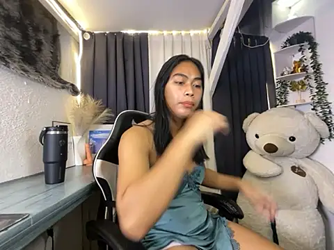 Snapshot of Sweetasian_cum chatting on 09/17/25, 04:30 Sweetasian cum online show from 09/17/25, 04:30