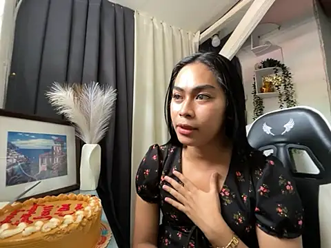 Snapshot of Sweetasian_cum chatting on 10/04/25, 04:32 Sweetasian cum online show from 10/04/25, 04:32