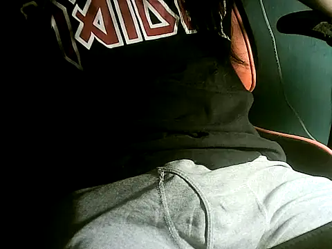 Snapshot of Skinny_Longhair chatting on 11/29/25, 06:05 Skinny Longhair online show from 11/29/25, 06:05