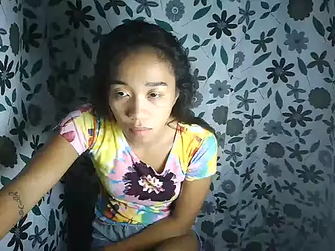 Snapshot of Virgen_christine01 chatting on 04/06/26, 01:23 Virgen christine01 online show from 04/06/26, 01:23