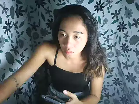 Snapshot of Virgen_christine01 chatting on 04/11/26, 06:12 Virgen christine01 online show from 04/11/26, 06:12