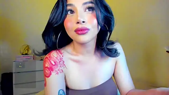 Snapshot of LauraLoove chatting on 03/13/26, 03:57 LauraLoove online show from 03/13/26, 03:57