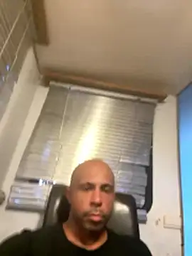 Snapshot of Rcarrasco15 chatting on 04/14/26, 11:44 Rcarrasco15 online show from 04/14/26, 11:44