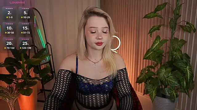 LauraWifeness online show from 11/06/25, 06:03