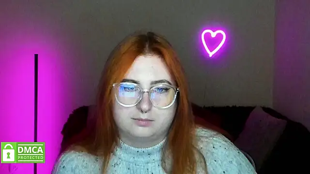 Snapshot of Alicia_love00 chatting on 10/14/25, 05:30 Alicia love00 online show from 10/14/25, 05:30