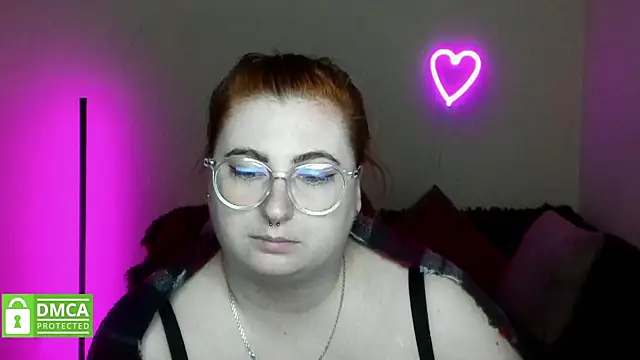 Snapshot of Alicia_love00 chatting on 10/15/25, 05:29 Alicia love00 online show from 10/15/25, 05:29