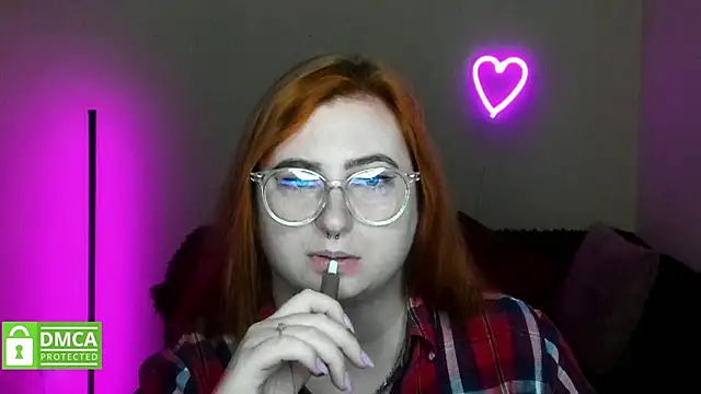 Snapshot of Alicia_love00 chatting on 10/17/25, 05:26 Alicia love00 online show from 10/17/25, 05:26