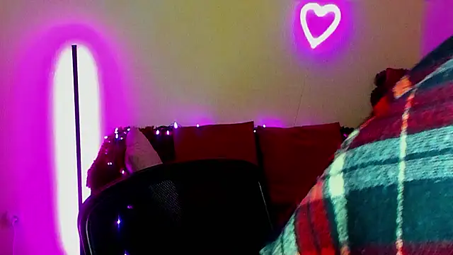 Alicia love00 online show from 03/25/26, 06:30