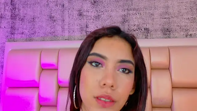 Snapshot of BellaHarper1 chatting on 09/25/25, 01:04 BellaHarper1 online show from 09/25/25, 01:04