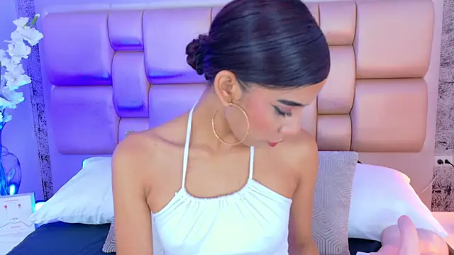 Snapshot of BellaHarper1 chatting on 10/04/25, 01:09 BellaHarper1 online show from 10/04/25, 01:09