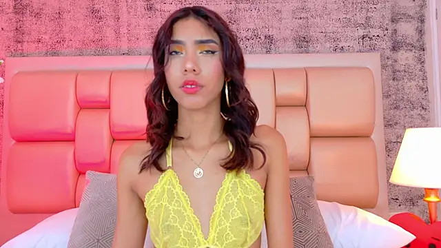 Snapshot of BellaHarper1 chatting on 10/08/25, 01:09 BellaHarper1 online show from 10/08/25, 01:09