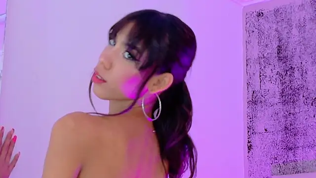 Snapshot of BellaHarper1 chatting on 10/11/25, 02:04 BellaHarper1 online show from 10/11/25, 02:04