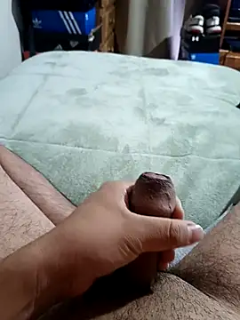 Snapshot of Cuajinais01 chatting on 10/29/25, 04:42 Cuajinais01 online show from 10/29/25, 04:42