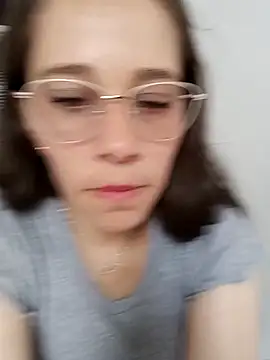 Isabella5 Brown  online show from 02/05/26, 07:18