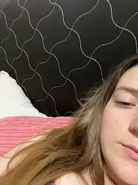 Snapshot of SafadaJS chatting on 11/21/25, 05:17 SafadaJS online show from 11/21/25, 05:17