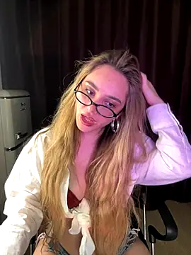Snapshot of Chloe_Ravens chatting on 10/03/25, 08:06 Chloe Ravens online show from 10/03/25, 08:06
