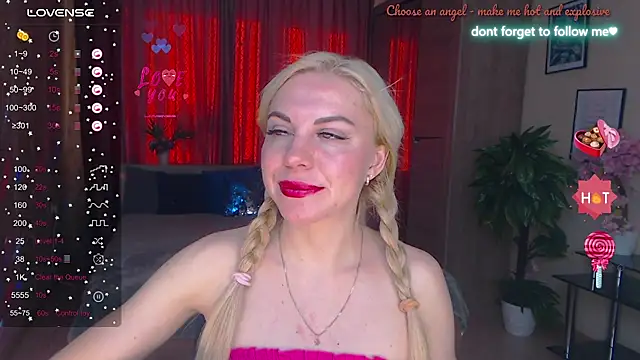 Snapshot of LiSinDoll chatting on 09/25/25, 01:31 LiSinDoll online show from 09/25/25, 01:31