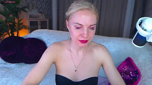 Snapshot of LiSinDoll chatting on 11/27/25, 06:48 LiSinDoll online show from 11/27/25, 06:48