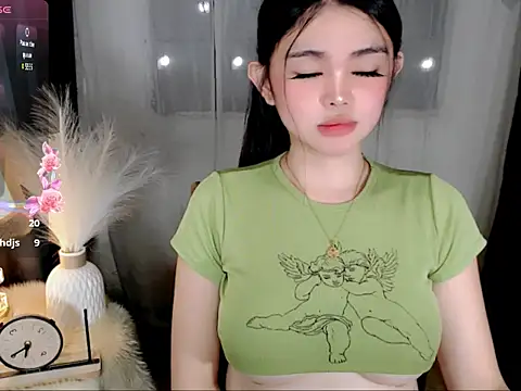 Snapshot of Bianca_cedine12 chatting on 05/05/26, 12:51 Bianca cedine12 online show from 05/05/26, 12:51