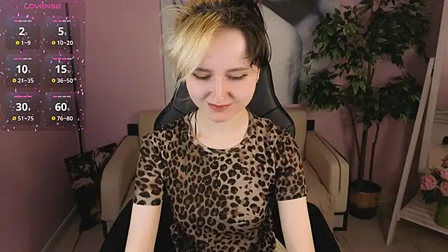 girl next doorr online show from 03/01/26, 01:13