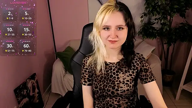 girl next doorr online show from 03/29/26, 01:11