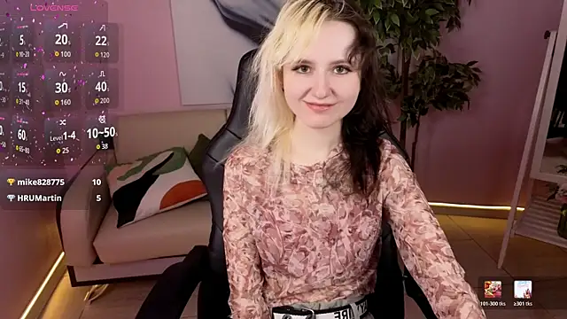girl next doorr online show from 05/17/26, 01:18