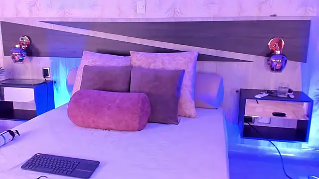 Snapshot of Adaa_Stone chatting on 12/18/25, 03:45 Adaa Stone online show from 12/18/25, 03:45