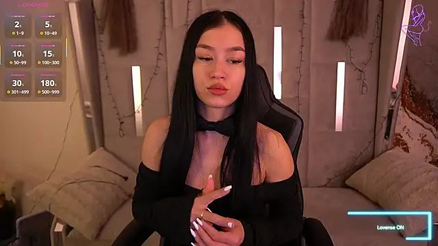 Snapshot of FataleNellie chatting on 04/10/26, 08:35 FataleNellie online show from 04/10/26, 08:35