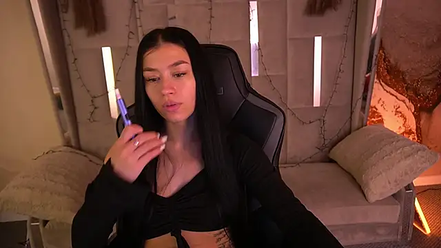 Snapshot of FataleNellie chatting on 04/13/26, 09:42 FataleNellie online show from 04/13/26, 09:42