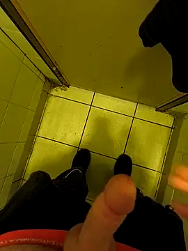 Snapshot of fergi1999 chatting on 04/16/26, 11:51 fergi1999 online show from 04/16/26, 11:51