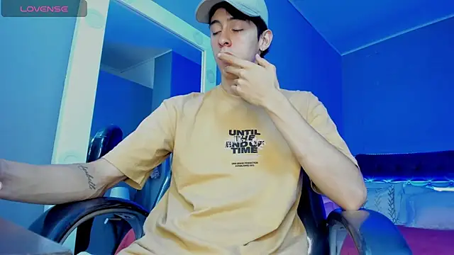 Snapshot of Jhon_snow22 chatting on 10/01/25, 02:12 Jhon snow22 online show from 10/01/25, 02:12