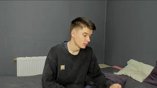 Snapshot of SherlockMax chatting on 11/16/25, 09:31 SherlockMax online show from 11/16/25, 09:31