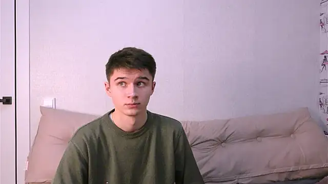 Snapshot of SherlockMax chatting on 11/28/25, 06:32 SherlockMax online show from 11/28/25, 06:32