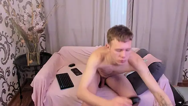 Snapshot of SherlockMax chatting on 12/14/25, 06:19 SherlockMax online show from 12/14/25, 06:19