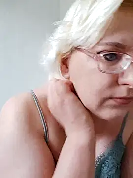 Snapshot of VikaKing chatting on 09/17/25, 08:05 VikaKing online show from 09/17/25, 08:05