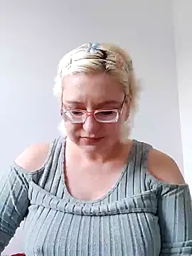 Snapshot of VikaKing chatting on 09/30/25, 08:52 VikaKing online show from 09/30/25, 08:52