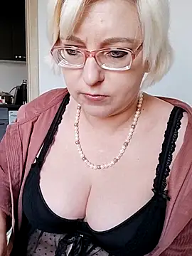 VikaKing online show from 10/31/25, 09:54