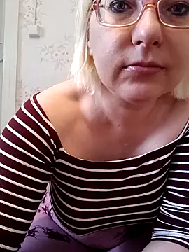 Snapshot of VikaKing chatting on 04/25/26, 01:52 VikaKing online show from 04/25/26, 01:52