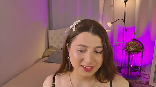 Queen Michelle  online show from 12/21/25, 10:28