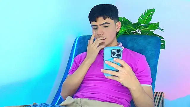 CamiiGuzmanX online show from 10/29/25, 08:21