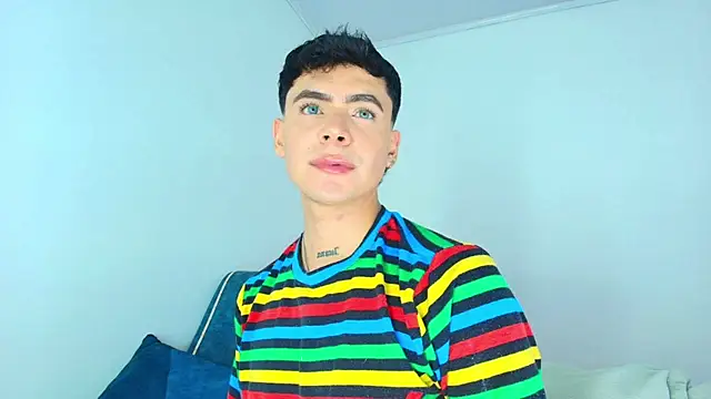 CamiiGuzmanX online show from 11/13/25, 08:52