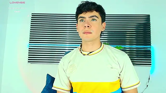 CamiiGuzmanX online show from 12/17/25, 09:54