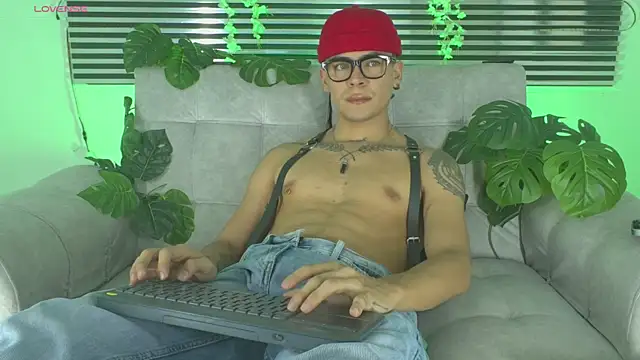 Snapshot of CamiiGuzmanX chatting on 05/25/26, 11:22 CamiiGuzmanX online show from 05/25/26, 11:22