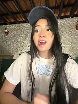 Snapshot of kaori_77 chatting on 06/19/26, 05:23 kaori 77 online show from 06/19/26, 05:23