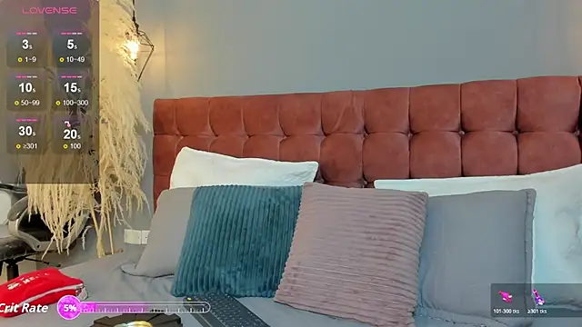 Snapshot of Tania_77_ chatting on 11/17/25, 12:33 Tania 77 online show from 11/17/25, 12:33