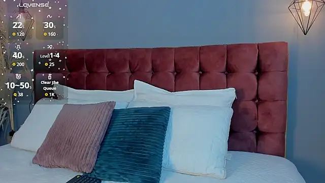 Snapshot of Tania_77_ chatting on 12/02/25, 12:21 Tania 77 online show from 12/02/25, 12:21