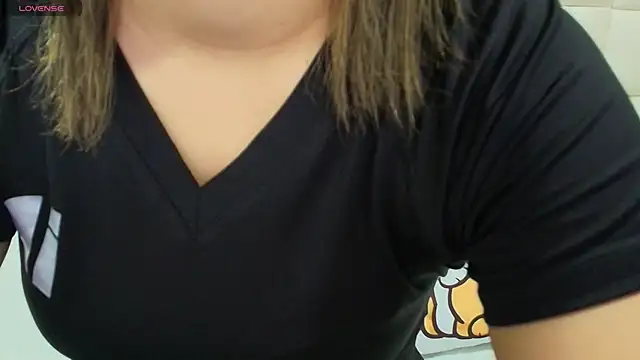 Snapshot of gisell_gomez chatting on 09/30/25, 12:10 gisell gomez online show from 09/30/25, 12:10
