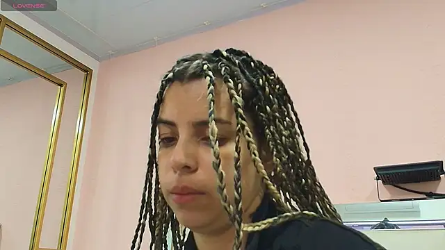 Snapshot of gisell_gomez chatting on 11/28/25, 12:19 gisell gomez online show from 11/28/25, 12:19