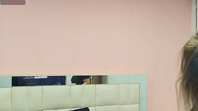 Snapshot of gisell_gomez chatting on 12/15/25, 12:20 gisell gomez online show from 12/15/25, 12:20