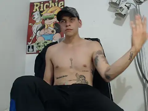Snapshot of Thomasjons_ chatting on 10/19/25, 01:28 Thomasjons  online show from 10/19/25, 01:28